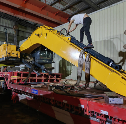 Κατασκευαστική χρήση εκσκαφέα 14M Long Boom για βυθοκόρηση ποταμού